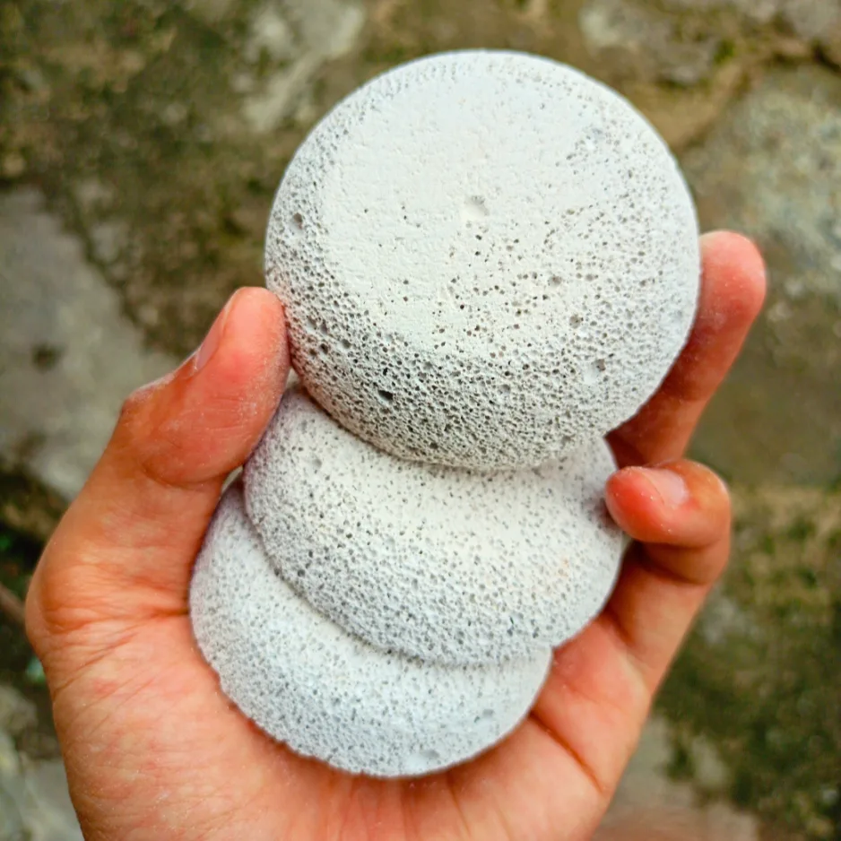IVARON Batu Apung | Batu Gosok Badan untuk Menghilangkan Sel Kulit Mati | Natural Lava Stone